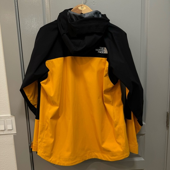 North Face Rain Shell - Picture 4 of 7